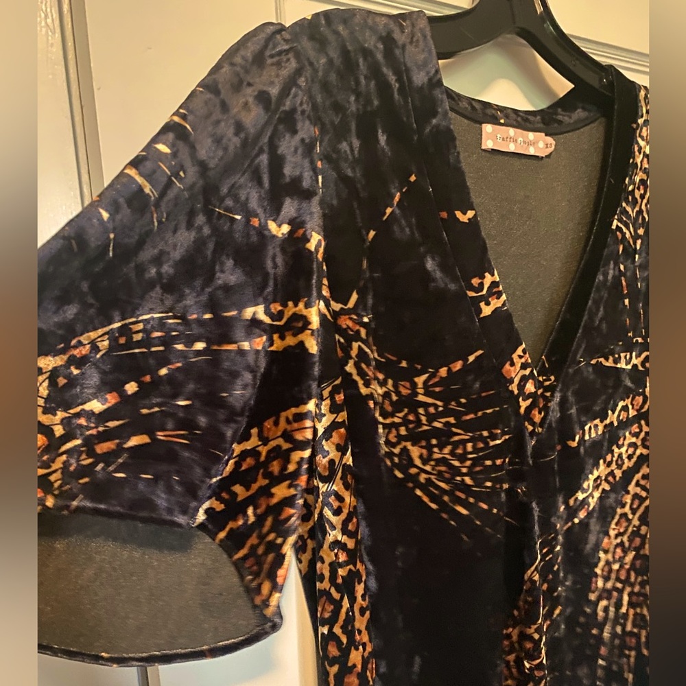 Black and cheetah print velvet tunic!